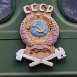 Zug-Emblem sowjetischer Zug im Museum der Lokomotiven in Nowosibirsk