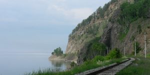 Mit der Transsibirischen Eisenbahn zum Baikalsee: atemberaubende Aussicht