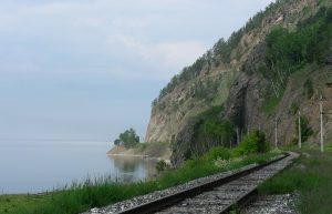 Mit der Transsibirischen Eisenbahn zum Baikalsee: atemberaubende Aussicht