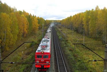 Auf der Reise mit der Transsibirische-Eisenbahn im Herbst
